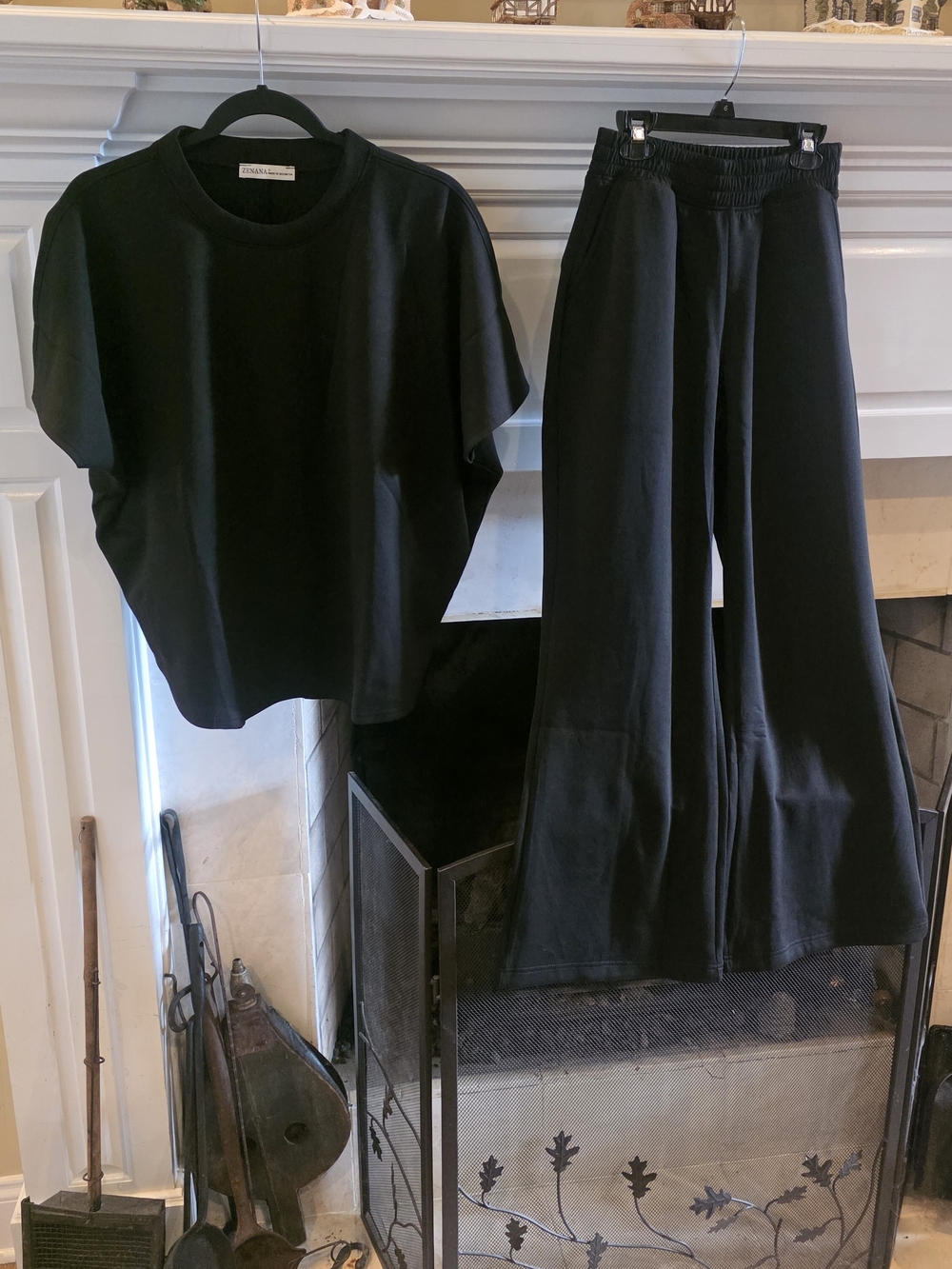Zenana Outfitters Black Wide-Leg Sweatpants and Boxy Tee Set(SCUBA)